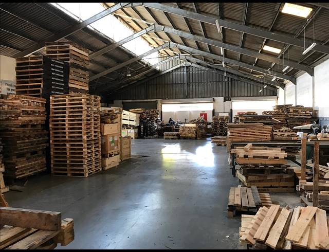 810M² FACTORY TO LET IN PAROW CENTRAL